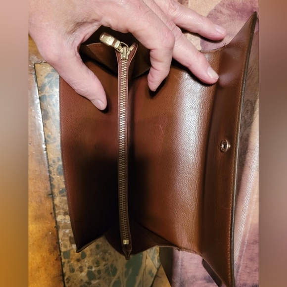 Louis Vuitton Long Wallet - Picture 7 of 9